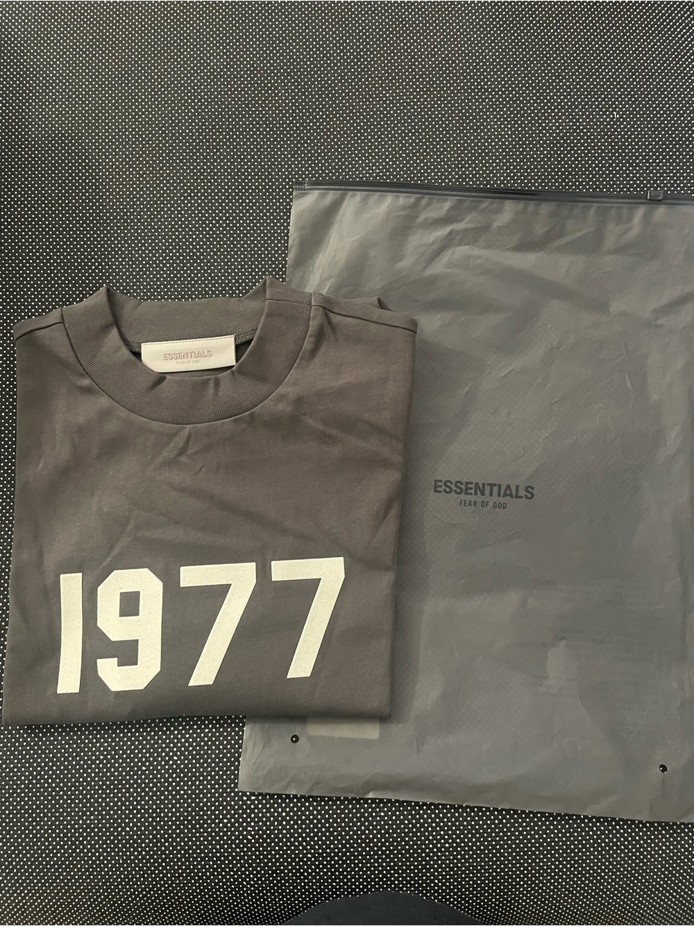 Fear of God ESSENTIALS 1977 T-Shirt Iron